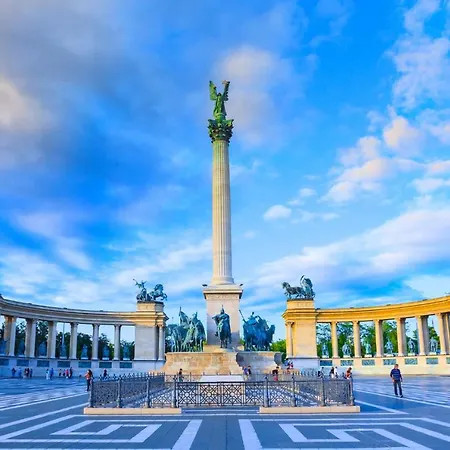 Rozsa 55 * Budapest